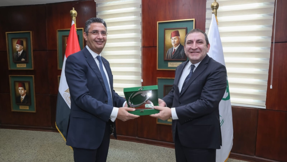 ” شريف فاروق” البريد المصري حريص على فتح آفاق التعاون مع جميع الدول ” شريف فاروق” البريد المصري حريص على فتح آفاق التعاون مع جميع الدول